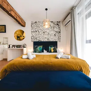 Les Precieuses & I Apartment