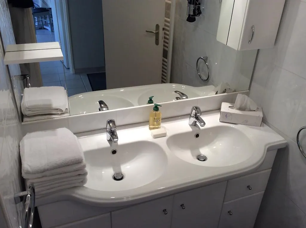 Les Gemeaux Apartment Avignon 0*,  France